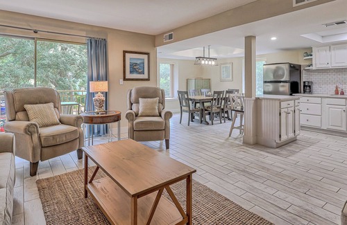 South Beach Condo | BEAUTIFUL 2BR VILLA IN SOUTH BEACH WITH BEACH ACCESS & AMENITIES HILTON HEAD