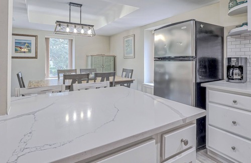 South Beach Condo | BEAUTIFUL 2BR VILLA IN SOUTH BEACH WITH BEACH ACCESS & AMENITIES HILTON HEAD