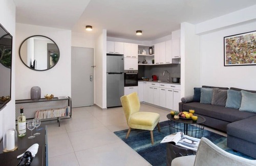 Kerem HaTeimanim Apartment | Beautiful 2BDR w Safe room at Zalman by HolyGuest