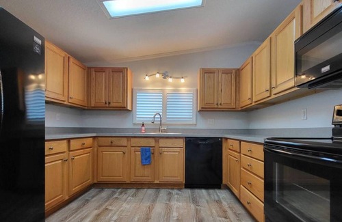 Sarasota House | Beautiful 2Bed, 2BA Home, only 7 miles to Siesta Key Beach, 55+ Gated community.