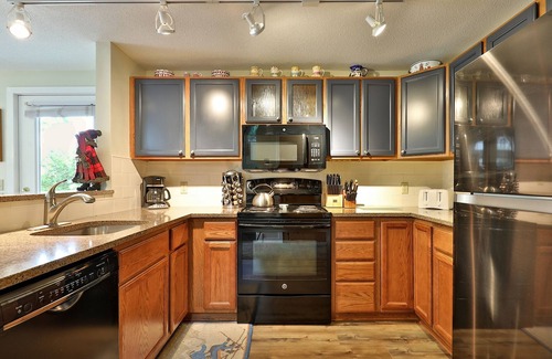 Central Vermont- Killington Condo | Beautiful 2BR/2BA Fall Line Condo w/Mountain Views, Pool, Hot Tub, Sauna, Shuttle. G2B