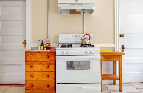 West Roxbury House | Beautiful 2BR apartment in historic house. Walkable neighborhood!