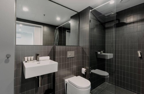 Belconnen Apartment | Beautiful 2BR Lakeside View