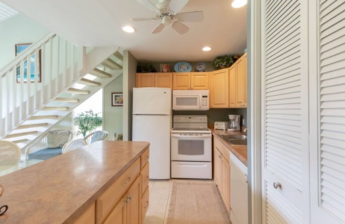 Kahuku Condo | Beautiful 2nd Floor Condo w/NEW AC! Wifi, Mountain & Golf Course views