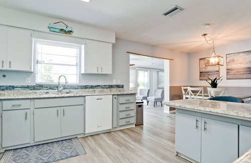 Palma Sola House | Beautiful 3 bdrm Private home with HEATED pool 5 mi from Anna Maria Island!