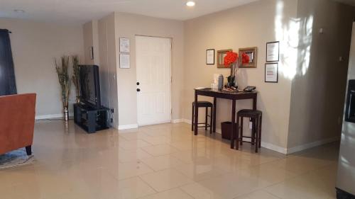 Las Vegas House | Beautiful 3 bed/2 Bath Cozy Get Away Home
