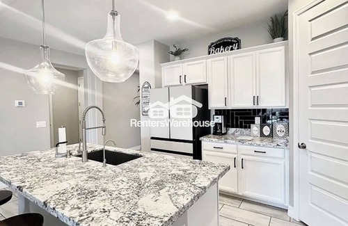 Tolleson House | Beautiful 3 bed 3 bath house in awesome community w/Mountain Views & much more