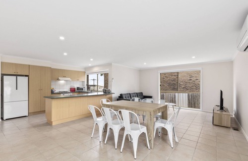 Clifton Springs House | Beautiful 3 bedroom house with Corio Bay view at heart of Clifton Springs