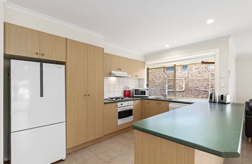 Clifton Springs House | Beautiful 3 bedroom house with Corio Bay view at heart of Clifton Springs