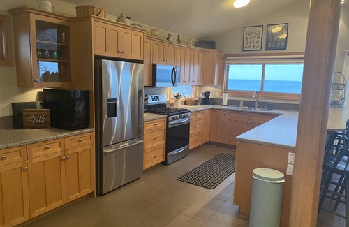Point Roberts Cottage | Beautiful 3-Bedroom Seaside Cottage - Located on scenic Freeman Beach