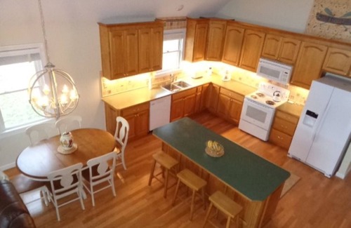 Henrico House | Beautiful 3 bedroom, 2 bath Log Home with Sandy Beach & Expansive Lake Views!