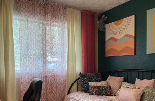 Abbott Loop House | Beautiful 3 bedroom/2 story in heart of Anchorage!