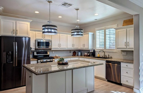 Calico Ridge House | Beautiful 3 bedroom 2.5 bath home in guard gated golf course community.