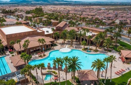 Calico Ridge House | Beautiful 3 bedroom 2.5 bath home in guard gated golf course community.