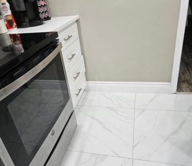 Niagara Falls House | Beautiful 3 bedrooms, 2 bathrooms, 4 beds sleep 8, basement close to Falls