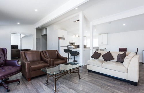 Mono Cottage | Beautiful 3 bedroom cottage located in Mono