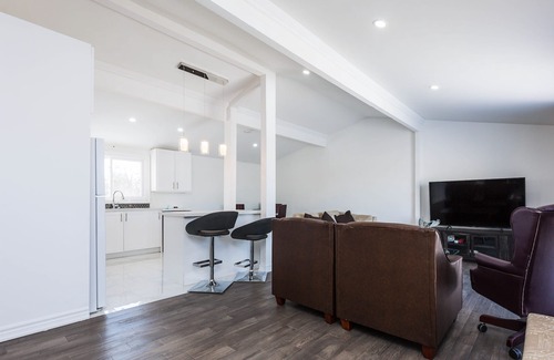 Mono Cottage | Beautiful 3 bedroom cottage located in Mono