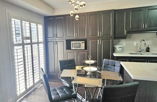 Whitby House | Beautiful 3 bedroom Entire detached home