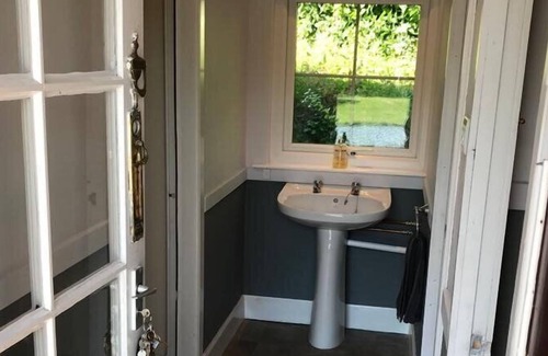 Logierait Cottage | Beautiful 3 Bedroom bunkhouse, large garden, river and mountain views, perfect for groups