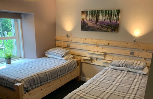 Logierait Cottage | Beautiful 3 Bedroom bunkhouse, large garden, river and mountain views, perfect for groups