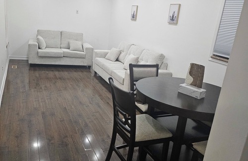 Brampton West House | Beautiful 3 bedroom house just 20 minutes to Pearson airport