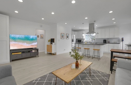 El Monte House | Beautiful 3-bedroom House in El Monte with Big Backyard
