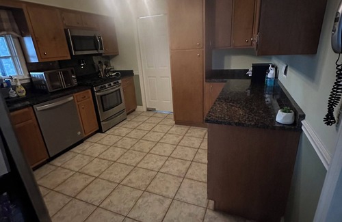 Oakmont House | Beautiful 3-bedroom house with WiFi, AC in fantastic Oakmont