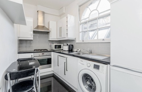Kennington House | Beautiful 3 bedroom house close to big ben and london eye all transport links