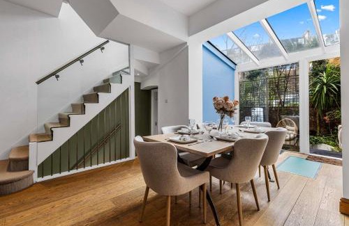 Holland Park Apartment | Beautiful 3-Bedroom House with Garden and Rooftop Retreat