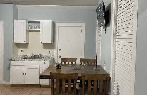 Highland Park Apartment | Beautiful 3 Bedroom located 10 minutes from Downtown