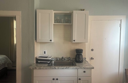 Highland Park Apartment | Beautiful 3 Bedroom located 10 minutes from Downtown