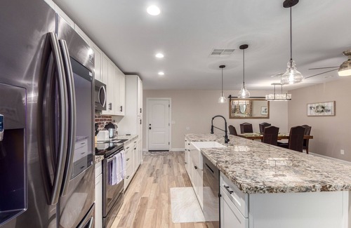 Orangeland House | Beautiful 3 bedroom Phoenix home with cable, WiFi, washer, dryer, & more