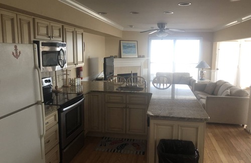 North End Condo | Beautiful 3 bedroom overlooking the Boardwalk With 2 brand new full bathrooms