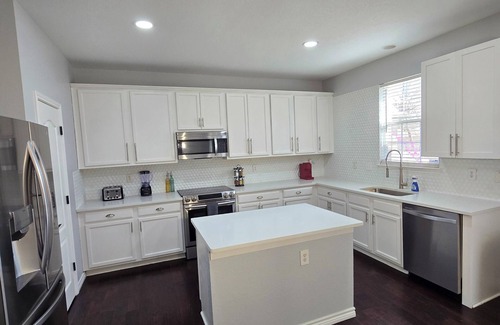 Far North Central House | Beautiful 3 bedroom house with private pool, WiFi, San Antonio Rim/Cantera area