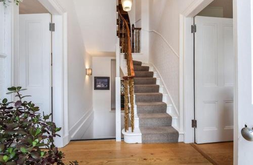 Lerwick House | Beautiful 3-Story Townhouse in Central Lerwick