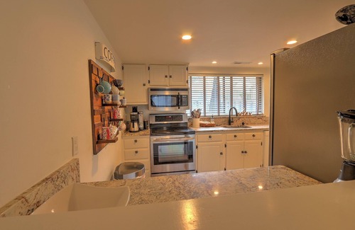 Folly Field Villa | Beautiful 3 Bedroom Villa, a quick walk to the ocean! Quiet and roomy!