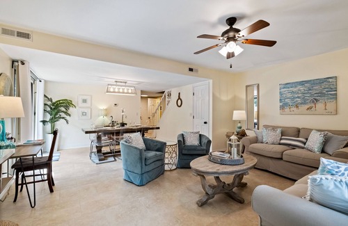Folly Field Condo | Beautiful 3 bed-2 bath Condo w/Pool, Front & Back Patios Walk to the Beach!