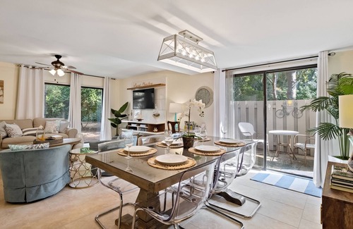 Folly Field Condo | Beautiful 3 bed-2 bath Condo w/Pool, Front & Back Patios Walk to the Beach!