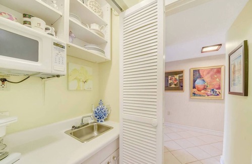 Hilton Head Island Condo | Beautiful 3 Bedroom -Pool, Tennis Walk to Beach, Pool Coligny, Celebration Park!