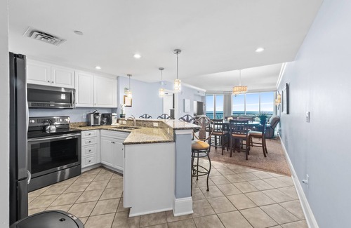 Ocean Drive Condo | Beautiful 3 Bedroom Oceanfront Condo in Mar Vista