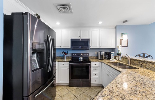 Ocean Drive Condo | Beautiful 3 Bedroom Oceanfront Condo in Mar Vista