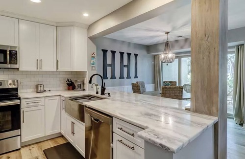 Sea Pines Condo | Beautiful 3B/3.5B Golf View, Steps to Beach - 487 Plantation Club - Dogs Welcome