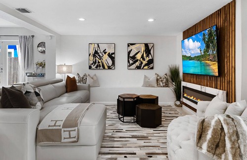 Central Corals House | Beautiful 3bd/2 bath with Pool/Hot tub less than 2 mi from the beach