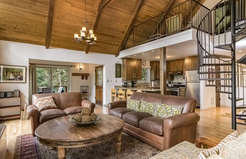 Angel Fire House | Beautiful 3bd/2ba Home 5 Minute Walk to Monte Verde Lake
