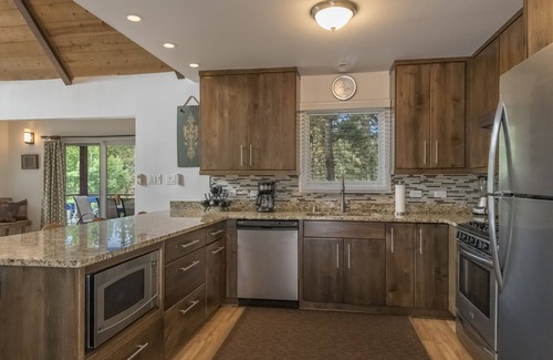 Angel Fire House | Beautiful 3bd/2ba Home 5 Minute Walk to Monte Verde Lake
