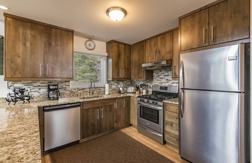 Angel Fire House | Beautiful 3bd/2ba Home 5 Minute Walk to Monte Verde Lake