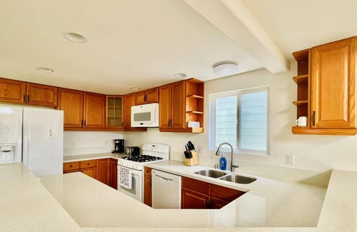 Silver Strand House | Beautiful 3bd,3 bt home, minutes from the beach