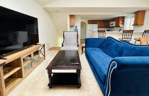 Silver Strand House | Beautiful 3bd,3 bt home, minutes from the beach