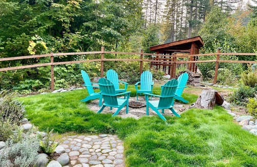 Packwood Cabin | Beautiful 3bd Cabin! River&Mountain Views w/Game Room*Near Mt Rainier! Pets OK!