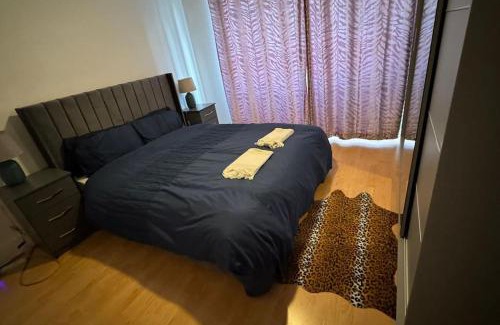 Waltham Forest Apartment | Beautiful 3BD Family Home With Huge Private Graden